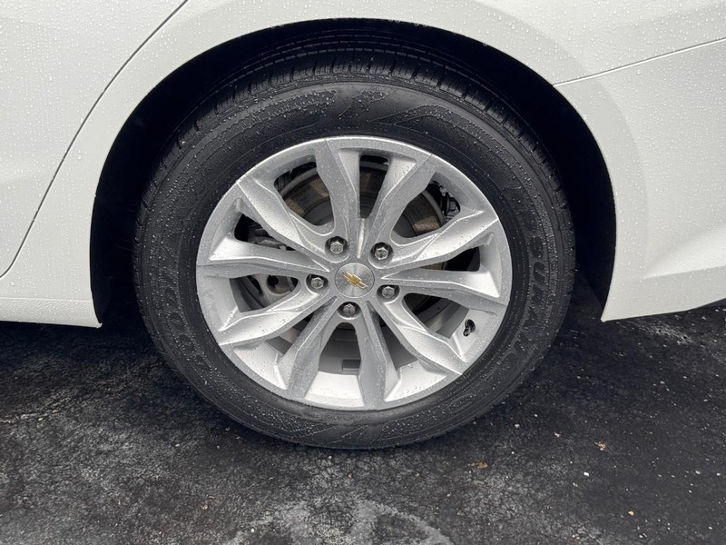 Chevrolet Malibu Vehicle Full-screen Gallery Image 06