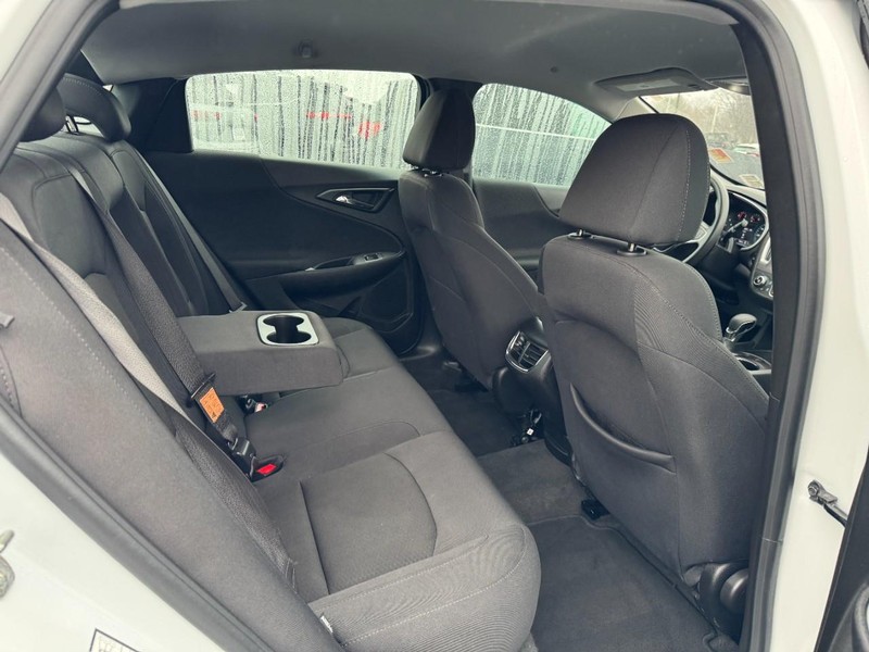 Chevrolet Malibu Vehicle Full-screen Gallery Image 09