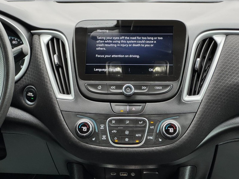 Chevrolet Malibu Vehicle Full-screen Gallery Image 12