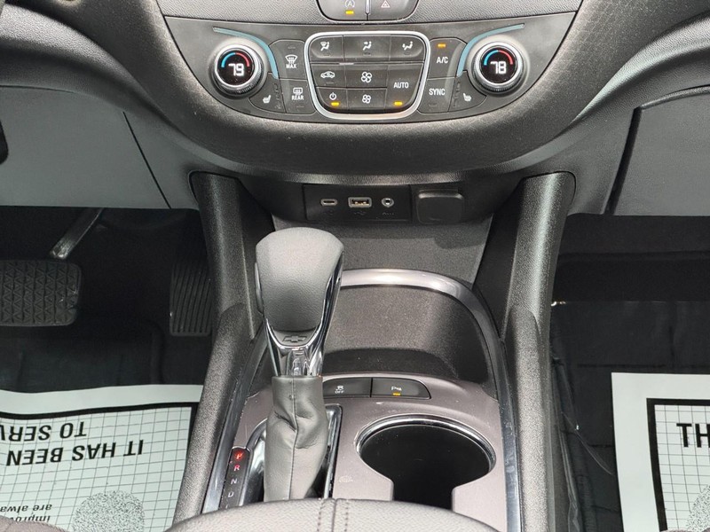 Chevrolet Malibu Vehicle Full-screen Gallery Image 13