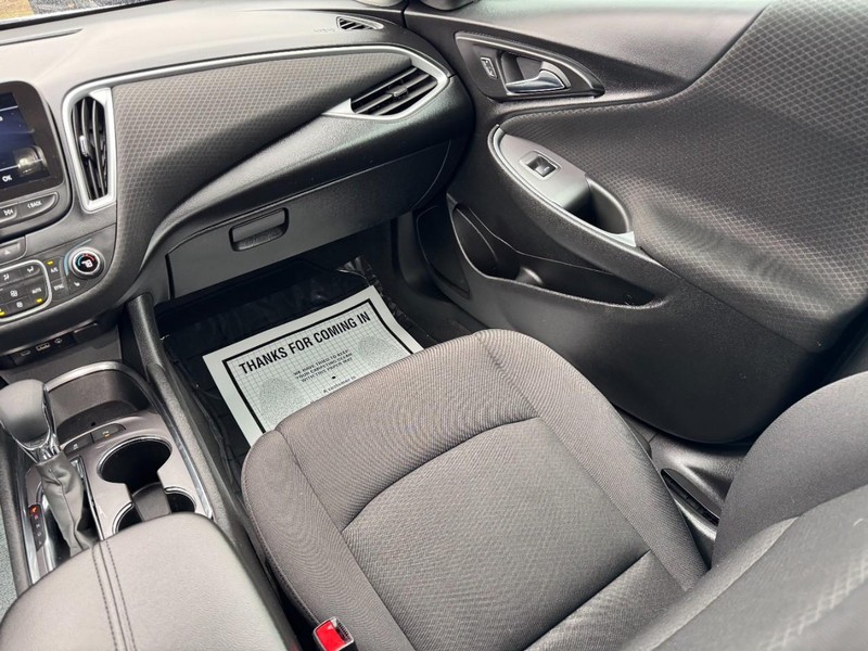 Chevrolet Malibu Vehicle Full-screen Gallery Image 14