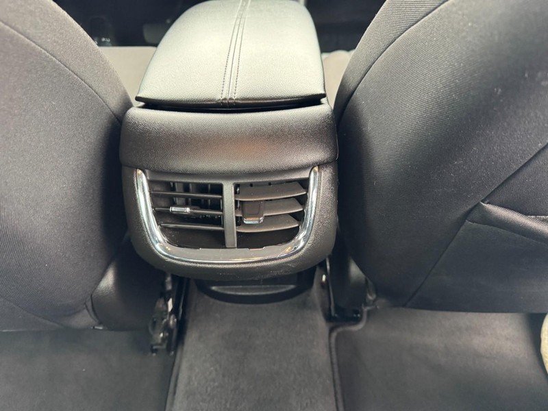 Chevrolet Malibu Vehicle Full-screen Gallery Image 15