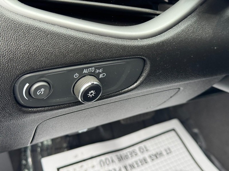 Chevrolet Malibu Vehicle Full-screen Gallery Image 18