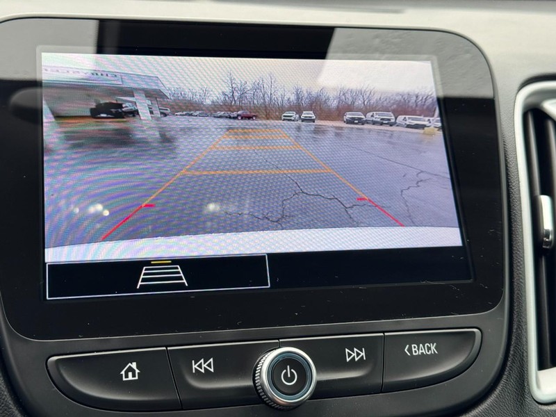 Chevrolet Malibu Vehicle Full-screen Gallery Image 22