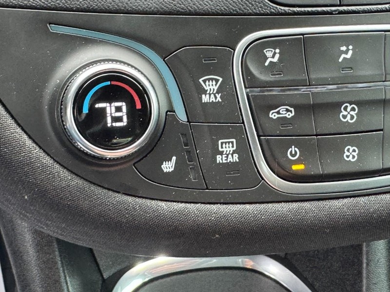 Chevrolet Malibu Vehicle Full-screen Gallery Image 23