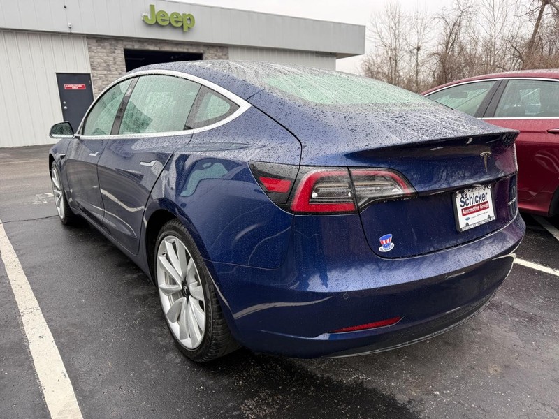 Tesla Model 3 Vehicle Full-screen Gallery Image 02