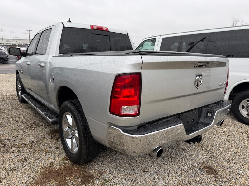 Ram 1500 Vehicle Full-screen Gallery Image 02
