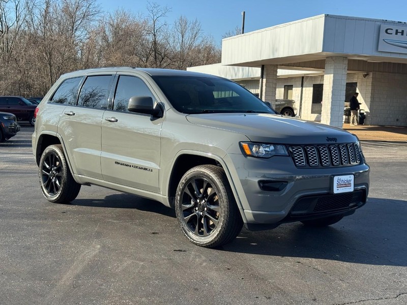 Jeep Grand Cherokee WK Vehicle Full-screen Gallery Image 02