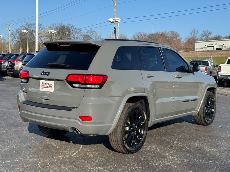 Jeep Grand Cherokee WK Vehicle Full-screen Gallery Image 03