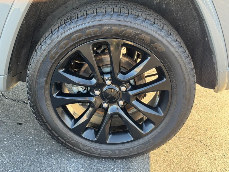 Jeep Grand Cherokee WK Vehicle Full-screen Gallery Image 07