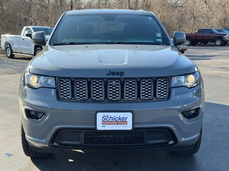 Jeep Grand Cherokee WK Vehicle Full-screen Gallery Image 09