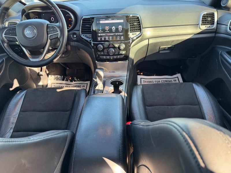 Jeep Grand Cherokee WK Vehicle Full-screen Gallery Image 11