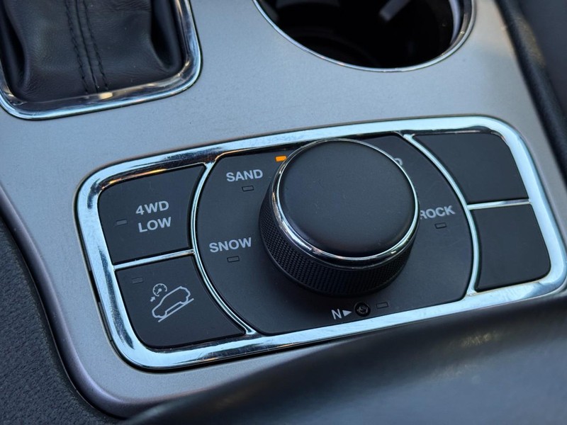 Jeep Grand Cherokee WK Vehicle Full-screen Gallery Image 25