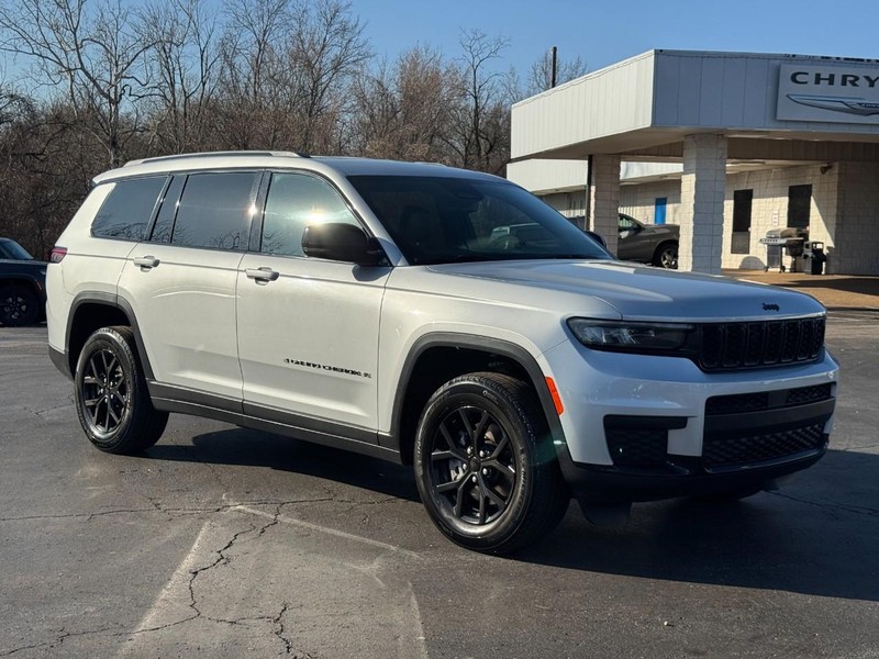 Jeep Grand Cherokee L Vehicle Full-screen Gallery Image 02