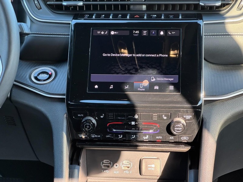 Jeep Grand Cherokee L Vehicle Full-screen Gallery Image 13