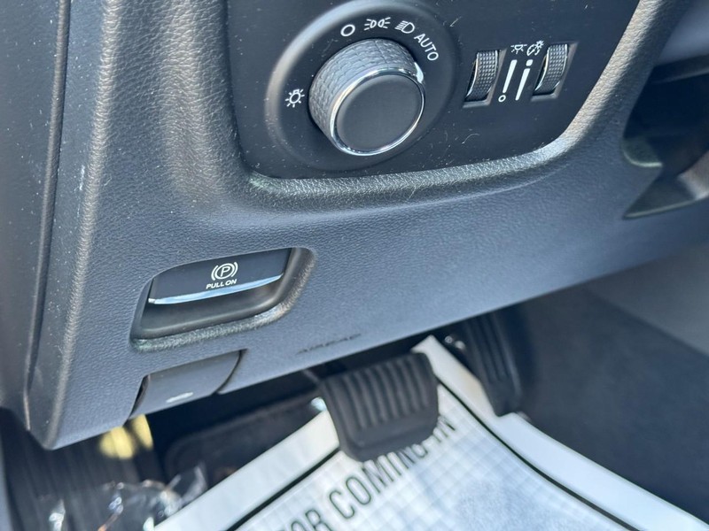 Jeep Grand Cherokee L Vehicle Full-screen Gallery Image 17