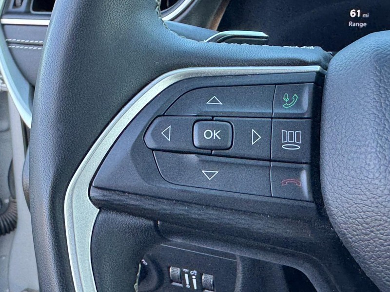 Jeep Grand Cherokee L Vehicle Full-screen Gallery Image 18