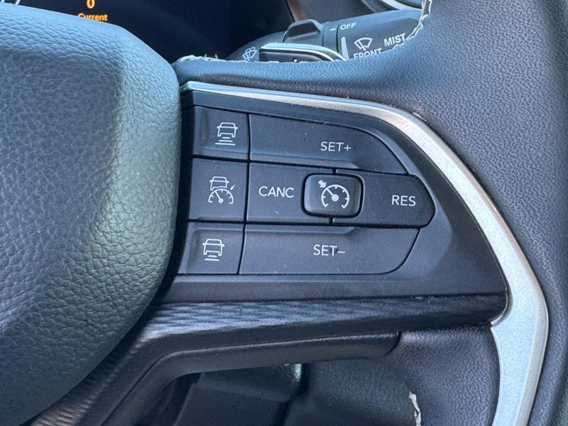 Jeep Grand Cherokee L Vehicle Full-screen Gallery Image 19