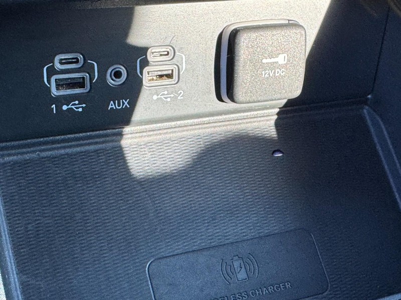 Jeep Grand Cherokee L Vehicle Full-screen Gallery Image 21