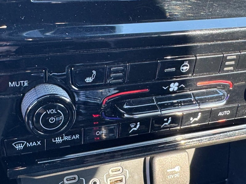 Jeep Grand Cherokee L Vehicle Full-screen Gallery Image 22