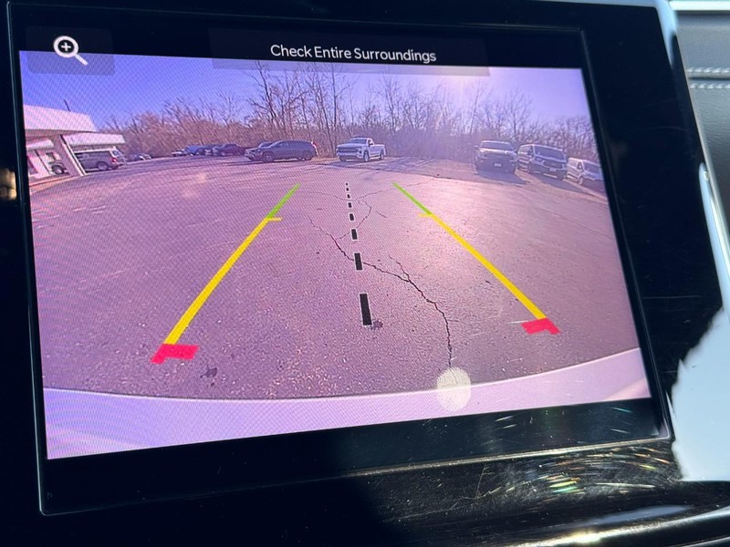 Jeep Grand Cherokee L Vehicle Full-screen Gallery Image 23