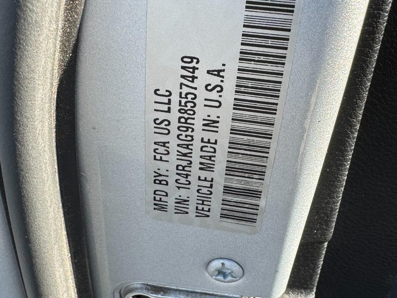 Jeep Grand Cherokee L Vehicle Full-screen Gallery Image 26