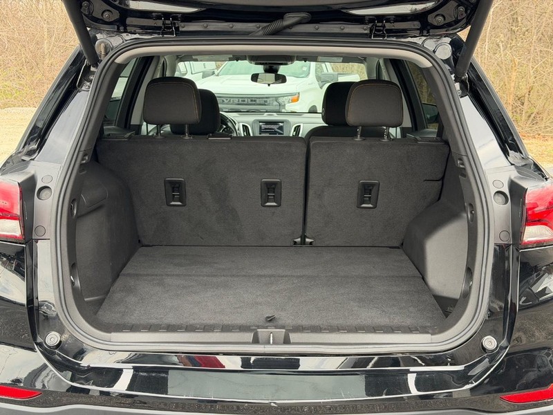 Chevrolet Equinox Vehicle Full-screen Gallery Image 04