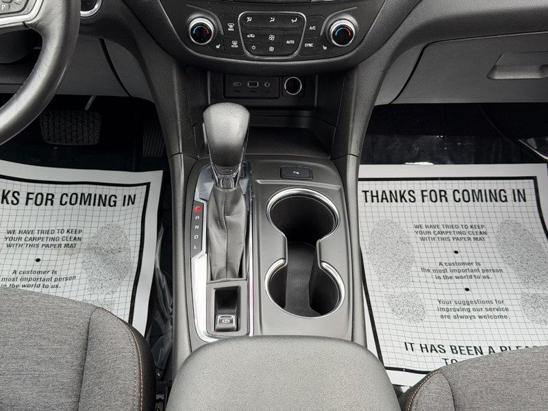 Chevrolet Equinox Vehicle Full-screen Gallery Image 14