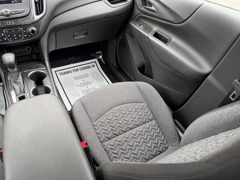 Chevrolet Equinox Vehicle Full-screen Gallery Image 15