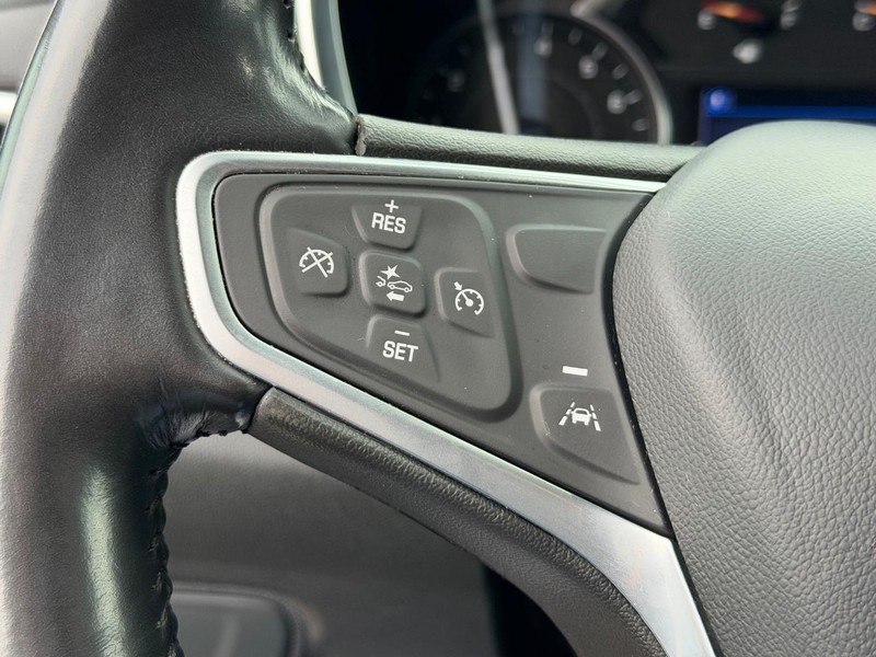 Chevrolet Equinox Vehicle Full-screen Gallery Image 17