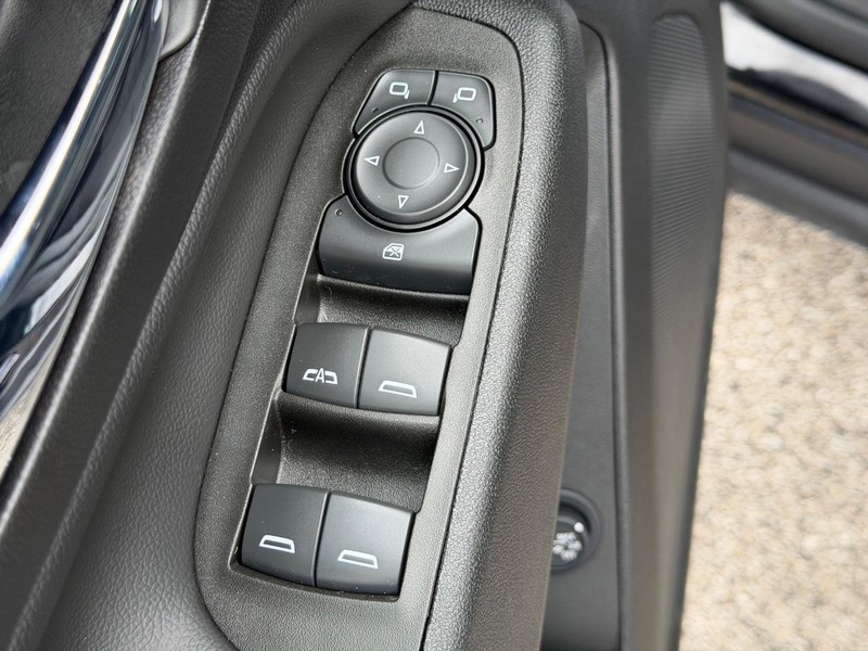 Chevrolet Equinox Vehicle Full-screen Gallery Image 20