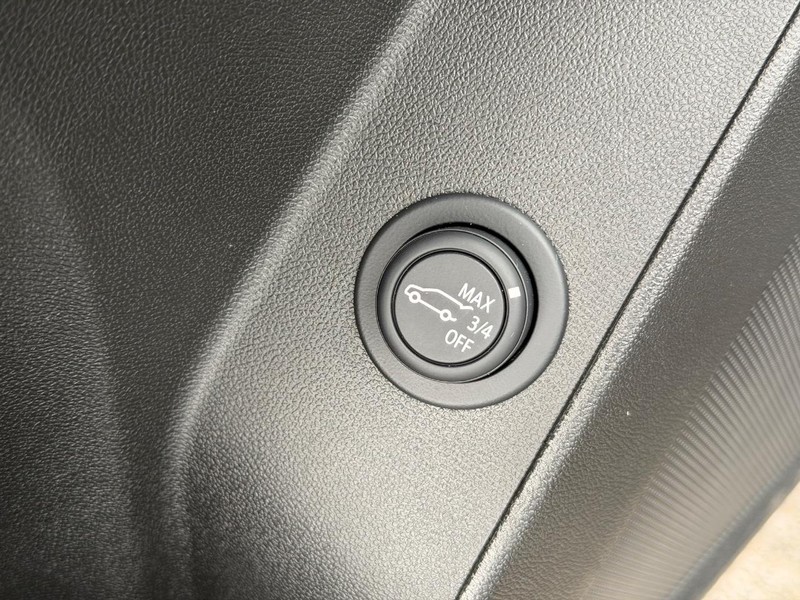 Chevrolet Equinox Vehicle Full-screen Gallery Image 21