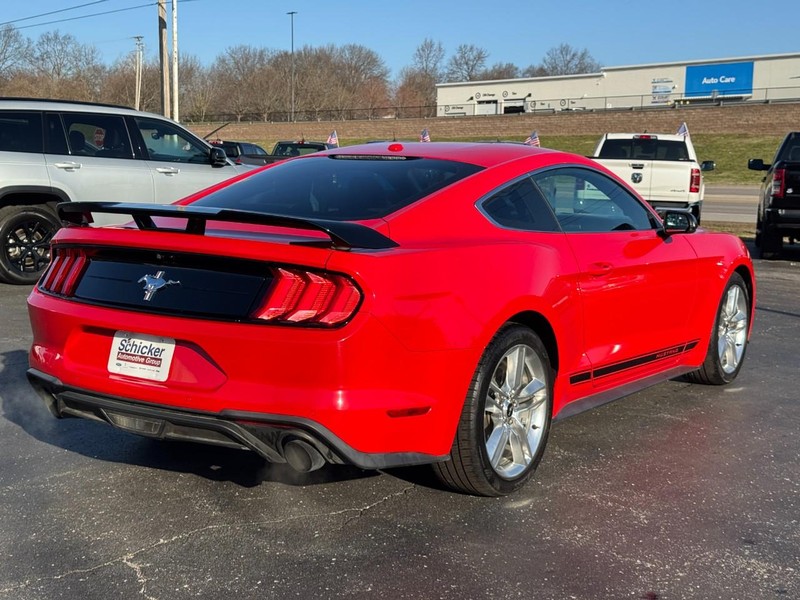Ford Mustang Vehicle Full-screen Gallery Image 03