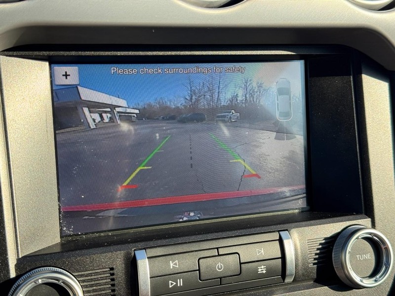 Ford Mustang Vehicle Full-screen Gallery Image 23