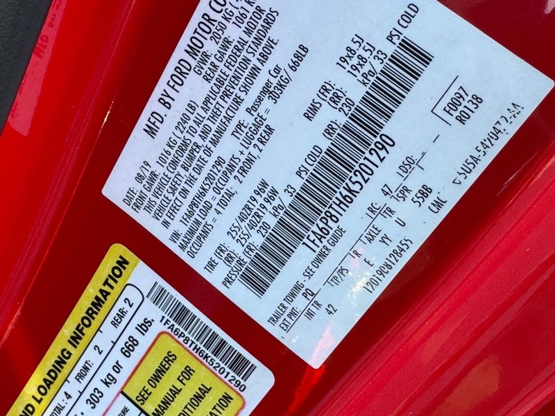 Ford Mustang Vehicle Full-screen Gallery Image 24