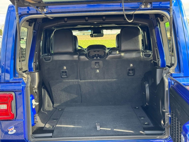 Jeep Wrangler Unlimited Vehicle Full-screen Gallery Image 04