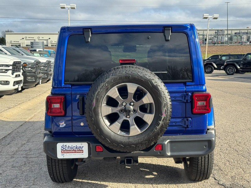 Jeep Wrangler Unlimited Vehicle Full-screen Gallery Image 05