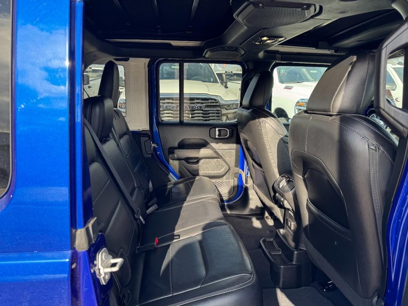 Jeep Wrangler Unlimited Vehicle Full-screen Gallery Image 10