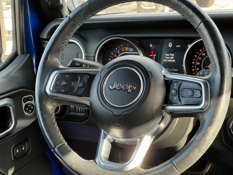 Jeep Wrangler Unlimited Vehicle Full-screen Gallery Image 12