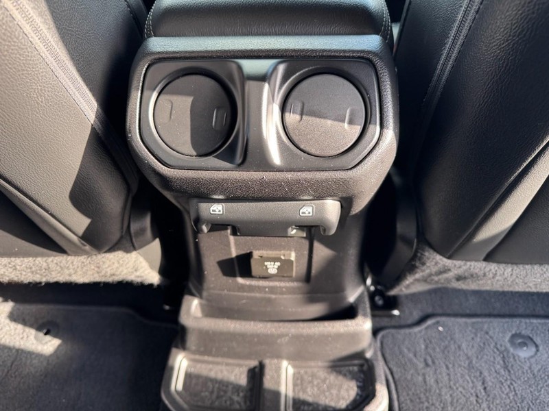 Jeep Wrangler Unlimited Vehicle Full-screen Gallery Image 15