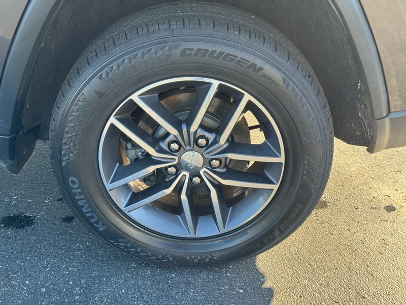 Jeep Grand Cherokee Vehicle Full-screen Gallery Image 07