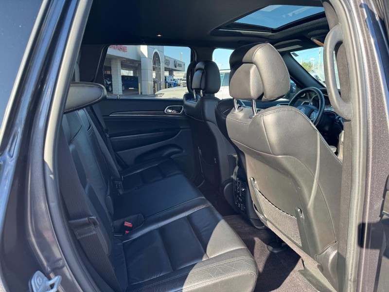 Jeep Grand Cherokee Vehicle Full-screen Gallery Image 10