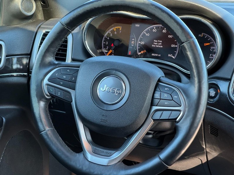 Jeep Grand Cherokee Vehicle Full-screen Gallery Image 12