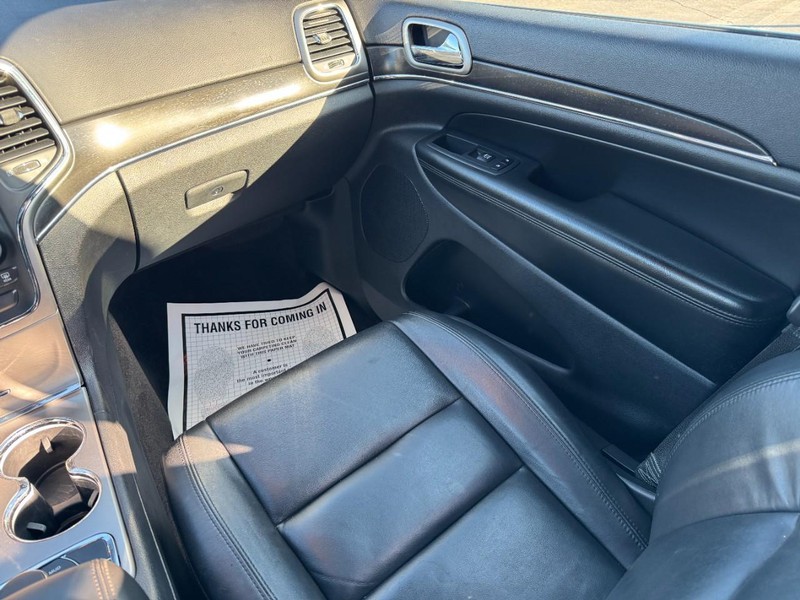 Jeep Grand Cherokee Vehicle Full-screen Gallery Image 15