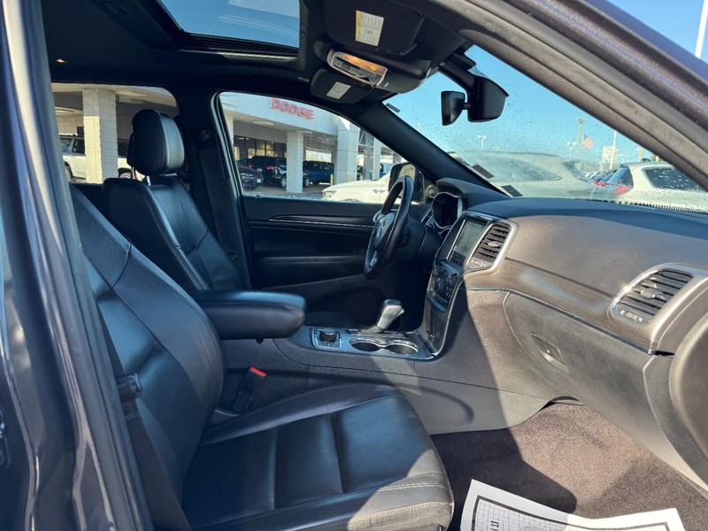 Jeep Grand Cherokee Vehicle Full-screen Gallery Image 17