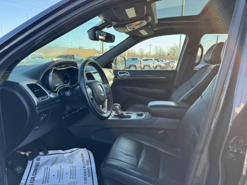 Jeep Grand Cherokee Vehicle Full-screen Gallery Image 18