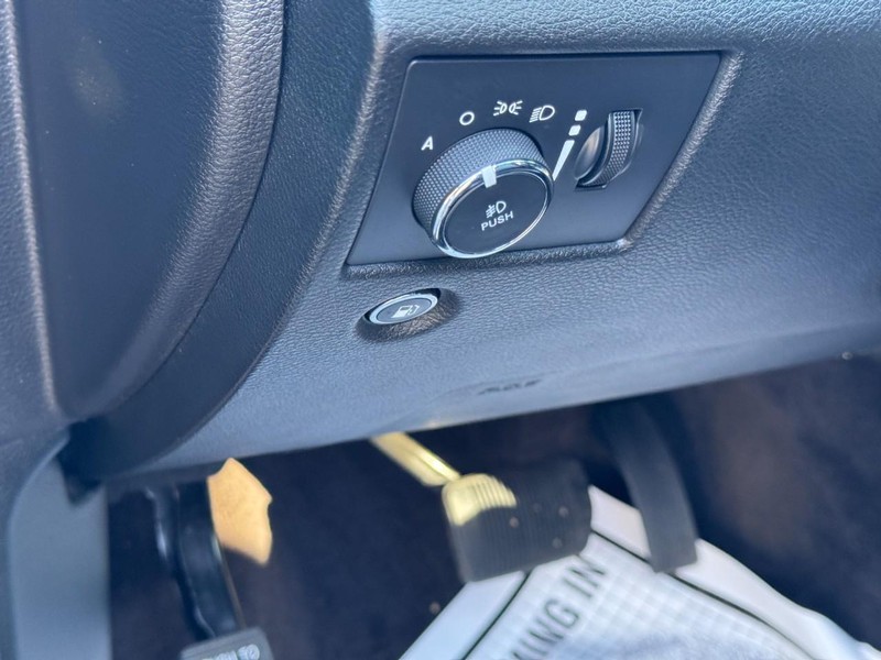 Jeep Grand Cherokee Vehicle Full-screen Gallery Image 19