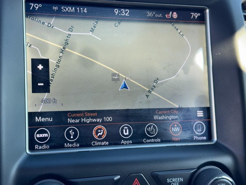 Jeep Grand Cherokee Vehicle Full-screen Gallery Image 23