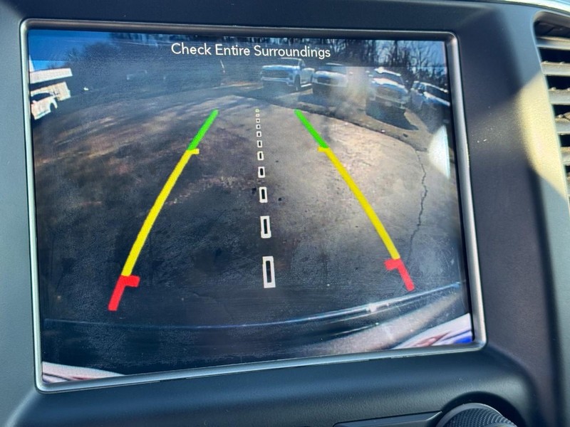 Jeep Grand Cherokee Vehicle Full-screen Gallery Image 24