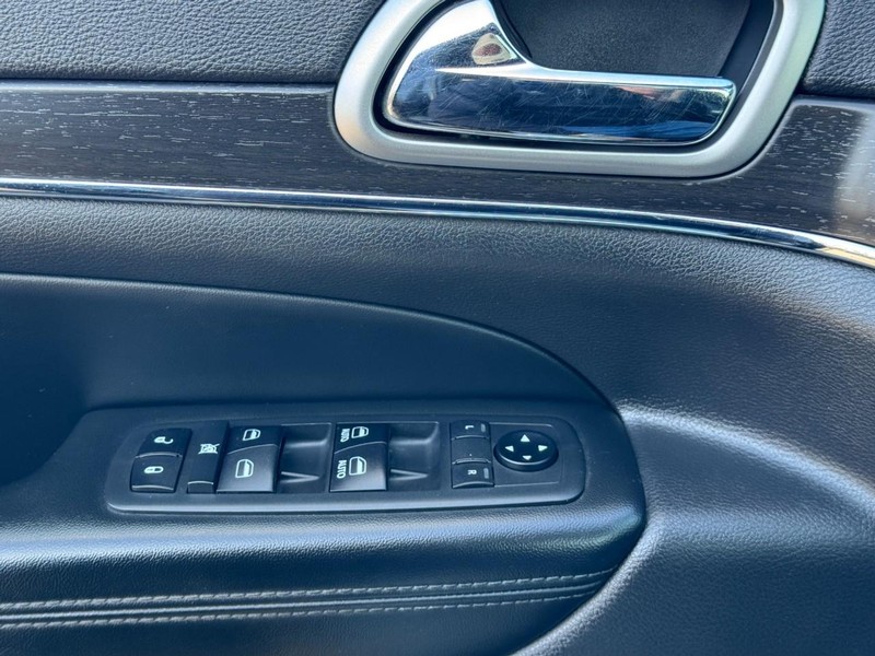 Jeep Grand Cherokee Vehicle Full-screen Gallery Image 27